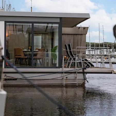 Houseboat-oostende Ostend