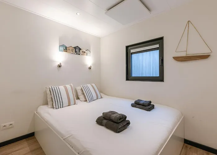 Houseboat-oostende * Ostend