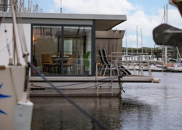 Houseboat-oostende Ostend