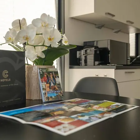 Houseboat-oostende Ostend