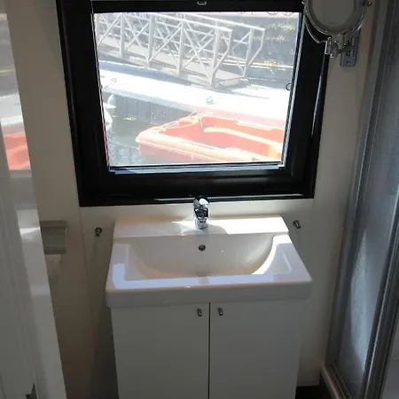 Houseboat-oostende Botel Ostend